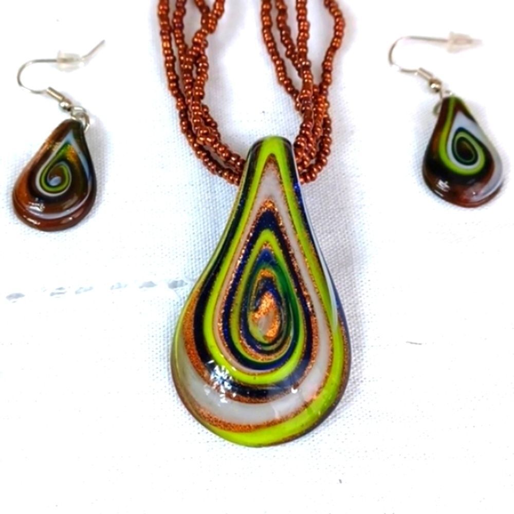 Handmade Glass  Beaded  Chunky  Necklace Set     Brand New